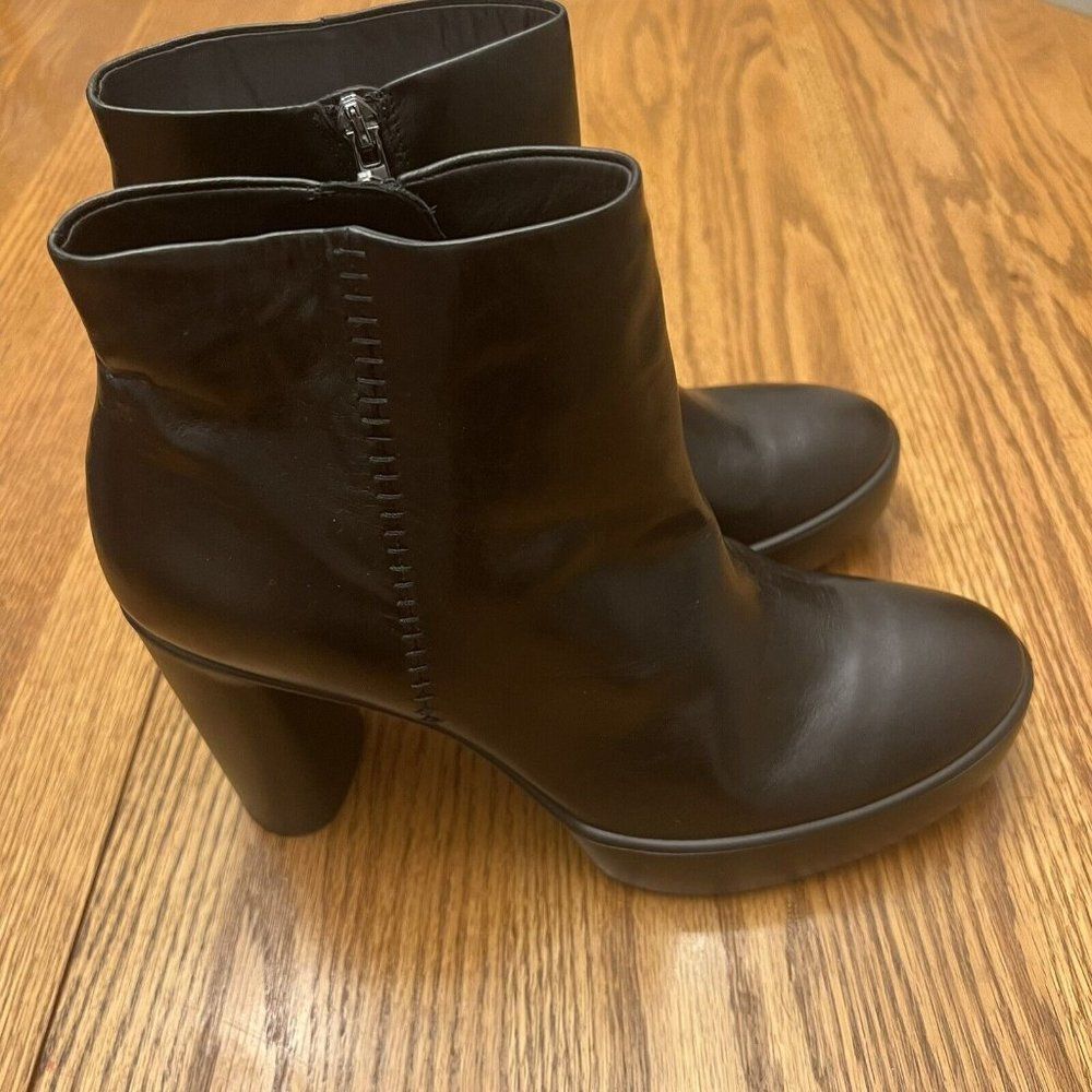 Ecco Black Leather Heeled Ankle Boots